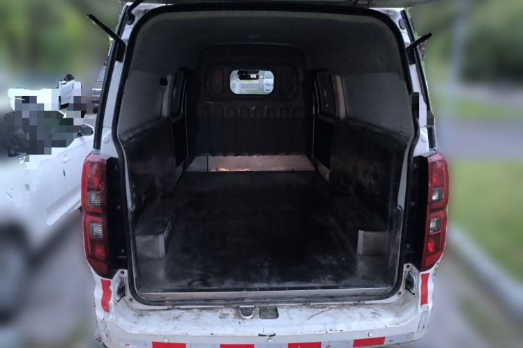 Used Jinbei Gold Hiace 2021 1.6L Box Van Travel Lion 2-Seater Trunk