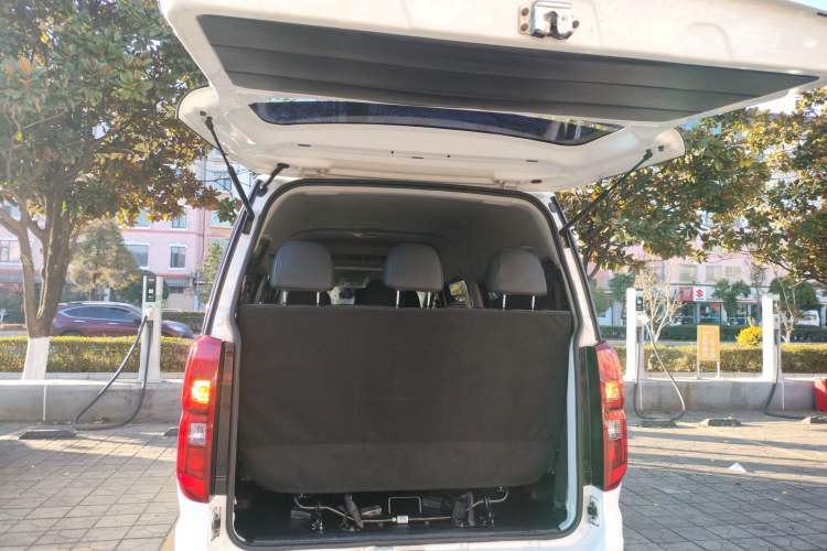 Used Jinbei Gold Hiace 2021 2.0L Passenger Van Travel Lion Mid-Size Air-Conditioned Version 9 Seats Trunk