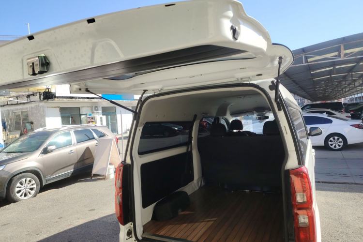 Used Jinbei Gold Hiace 2021 1.5L Passenger Vehicle Travel Lion 5-Seater Trunk