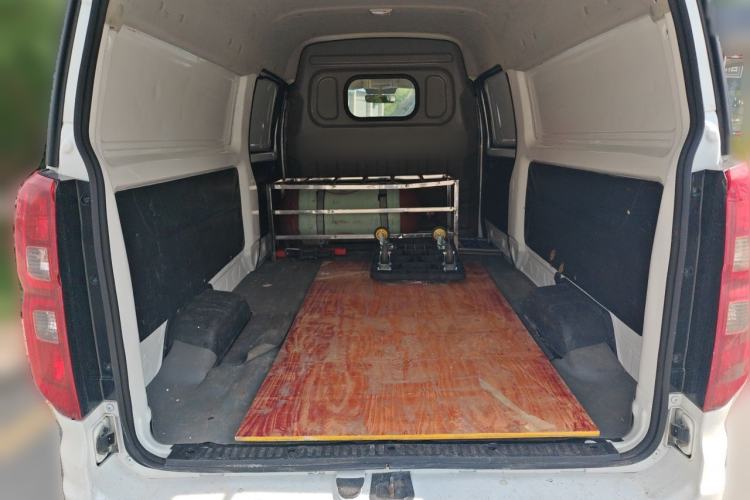 Used Jinbei Gold Hiace 2021 2.0L Box Van Engineering Lion 2 Seats Trunk