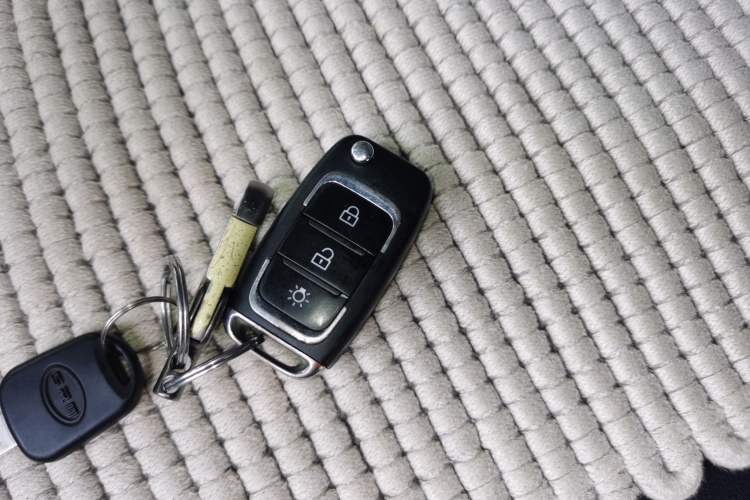 Used Jinbei Gold Hiace 2021 2.0L Passenger Van Travel Lion 7-Seater Vehicle Key