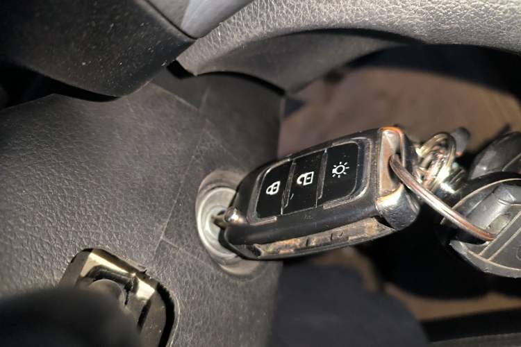 Used Jinbei Gold Hiace 2021 1.6L Box Van Travel Lion 2-Seater Vehicle Key