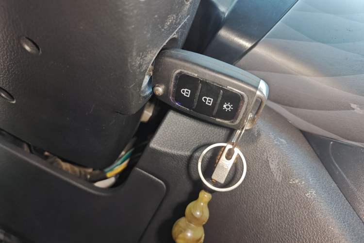 Used Jinbei Gold Hiace 2021 2.0L Passenger Vehicle Engineering Lion 6 Seats Vehicle Key