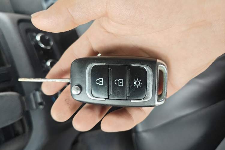 Used Jinbei Gold Hiace 2021 1.5L Passenger Van Travel Lion 6-Seater Vehicle Key