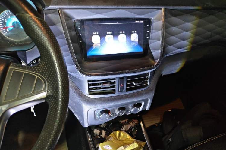 Used Jinbei Gold Hiace 2022 1.5L Passenger Van Deluxe Central Air Conditioning Version 9 Seats Audio And AC Panel