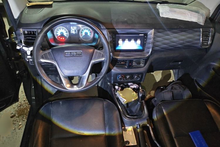 Used Jinbei Gold Hiace 2022 1.5L Passenger Van Deluxe Central Air Conditioning Version 9 Seats Center Console