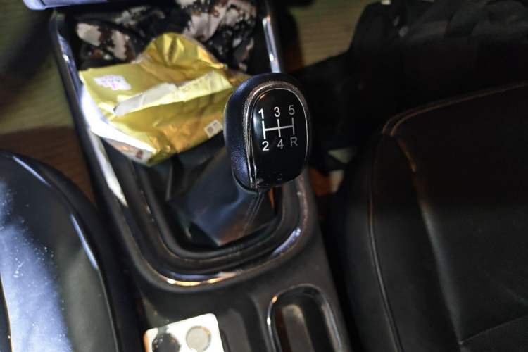 Used Jinbei Gold Hiace 2022 1.5L Passenger Van Deluxe Central Air Conditioning Version 9 Seats Gear Lever