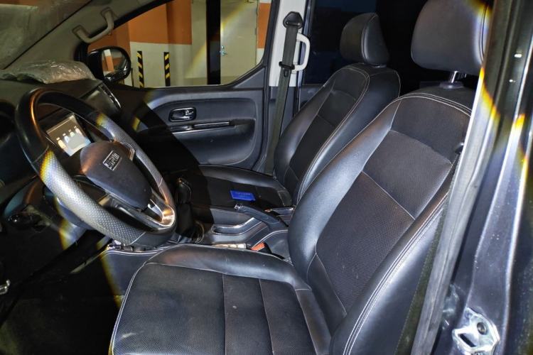 Used Jinbei Gold Hiace 2022 1.5L Passenger Van Deluxe Central Air Conditioning Version 9 Seats Left Front Seat