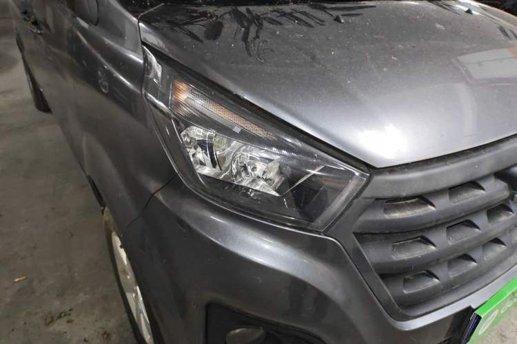 Used Jinbei Gold Hiace 2022 1.5L Passenger Van Deluxe Central Air Conditioning Version 9 Seats Right Front Headlight