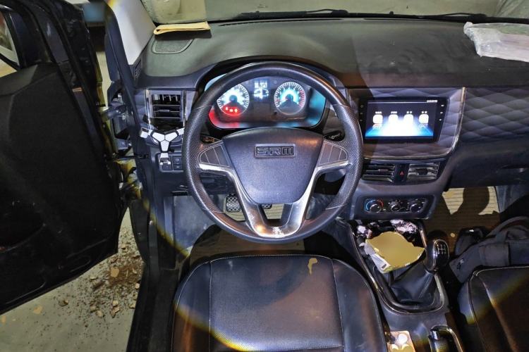 Used Jinbei Gold Hiace 2022 1.5L Passenger Van Deluxe Central Air Conditioning Version 9 Seats Steering Wheel