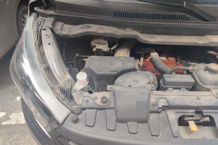 Used Jinbei Gold Hiace 2022 2.0L Passenger Van Magic Lion 6-Seater Engine Bay Right