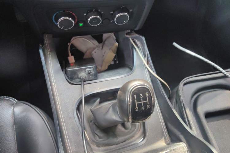 Used Jinbei Gold Hiace 2022 2.0L Passenger Van Magic Lion 6-Seater Gear Lever