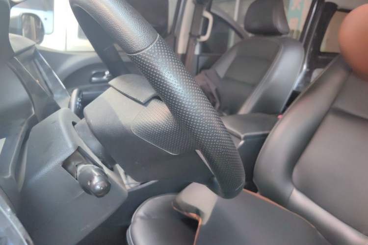 Used Jinbei Gold Hiace 2022 2.0L Passenger Van Magic Lion 6-Seater Left Front Seat