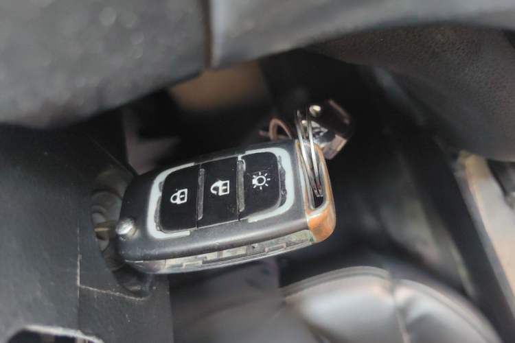 Used Jinbei Gold Hiace 2022 2.0L Passenger Van Magic Lion 6-Seater Vehicle Key