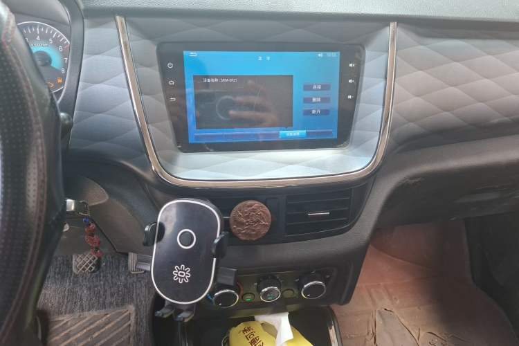 Used Jinbei Gold Hiace 2022 2.0L Passenger Van Magic Lion 9-Seater Audio And AC Panel
