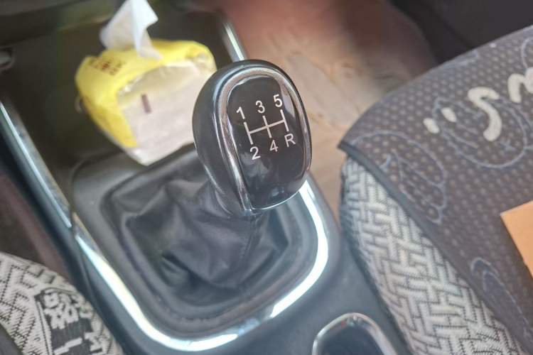 Used Jinbei Gold Hiace 2022 2.0L Passenger Van Magic Lion 9-Seater Gear Lever