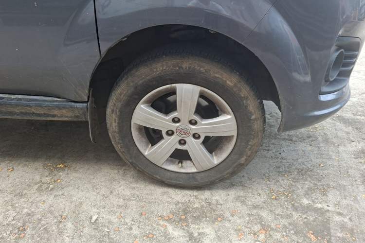 Used Jinbei Gold Hiace 2022 2.0L Passenger Van Magic Lion 9-Seater Right Front Wheel Hub
