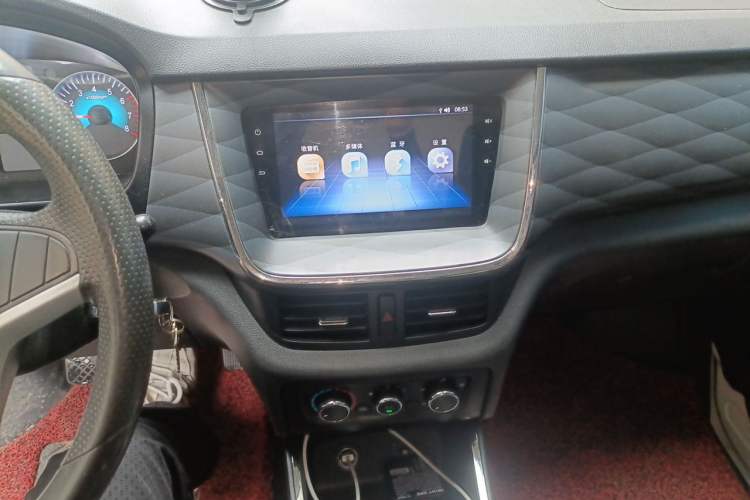 Used Jinbei Gold Hiace 2022 2.0L Passenger Van Magic Lion 7-Seater Audio And AC Panel
