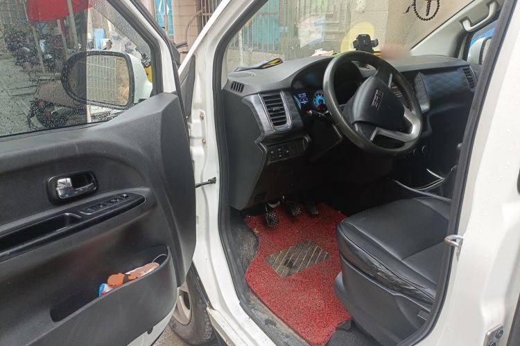 Used Jinbei Gold Hiace 2022 2.0L Passenger Van Magic Lion 7-Seater Driver Seat