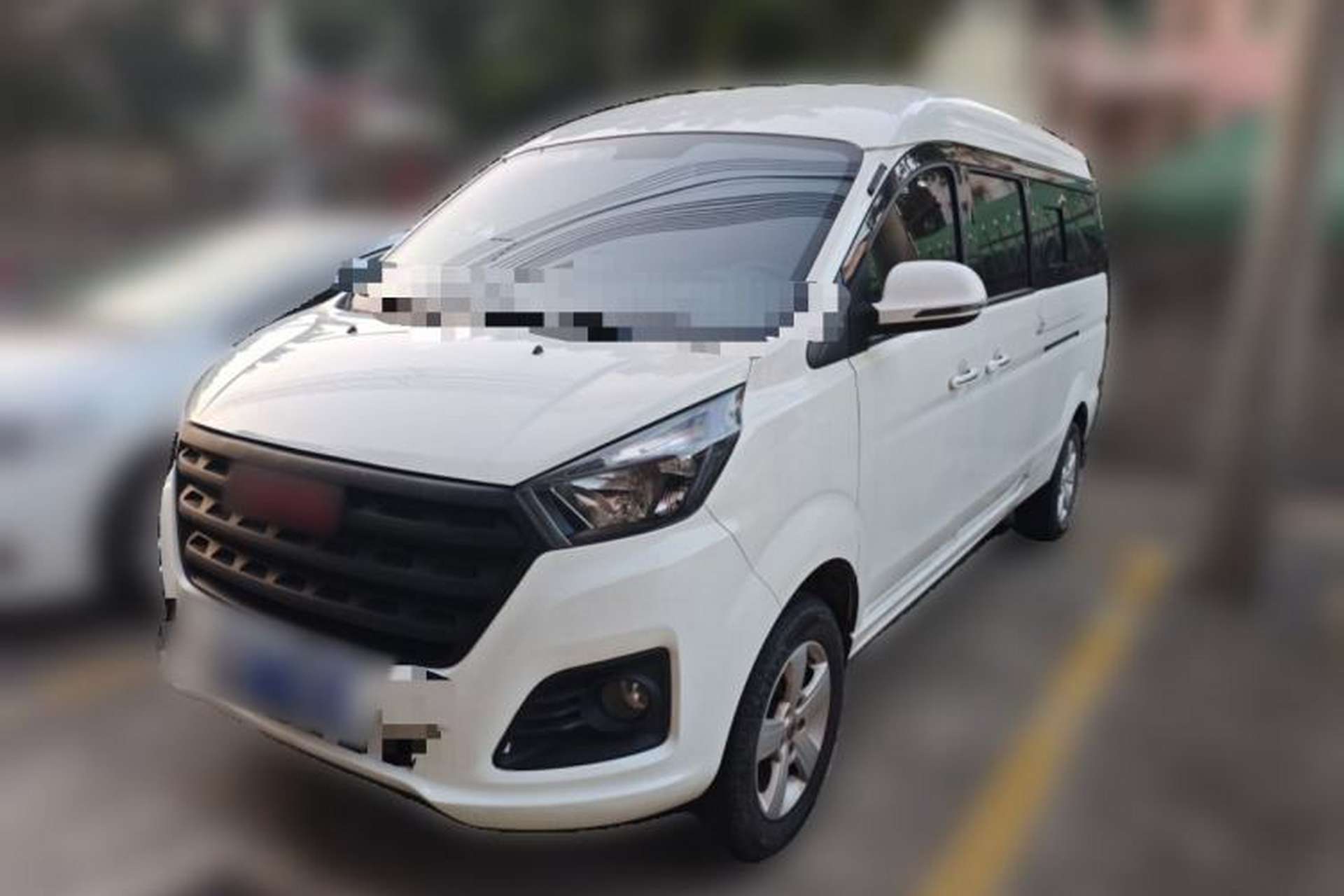 Used Jinbei Gold Hiace 2022 2.0L Passenger Van Magic Lion 7-Seater Front Left 45 Deg