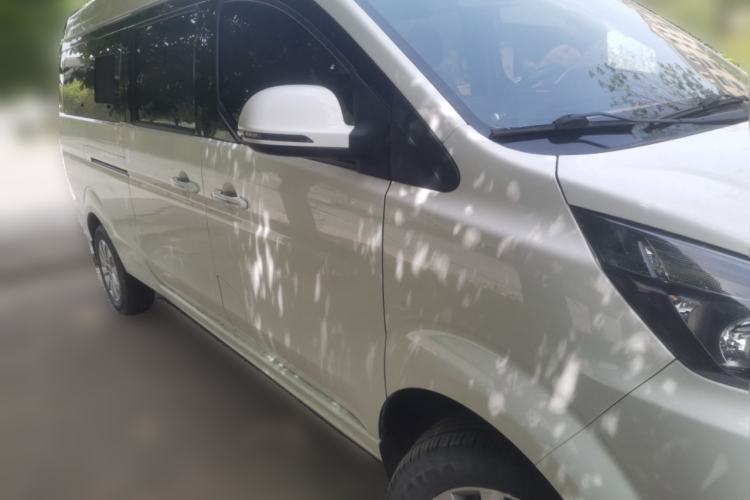 Used Jinbei Gold Hiace  Front Right 45 Deg
