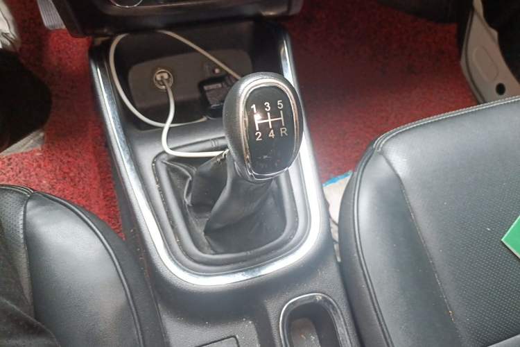 Used Jinbei Gold Hiace 2022 2.0L Passenger Van Magic Lion 7-Seater Gear Lever