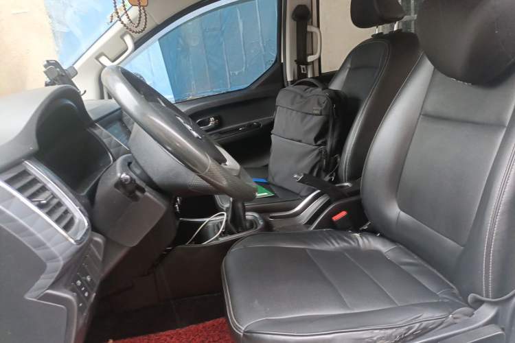 Used Jinbei Gold Hiace 2022 2.0L Passenger Van Magic Lion 7-Seater Left Front Seat