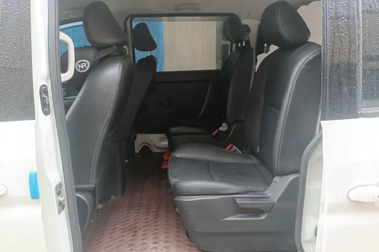Used Jinbei Gold Hiace 2022 2.0L Passenger Van Magic Lion 7-Seater Left Rear Seat