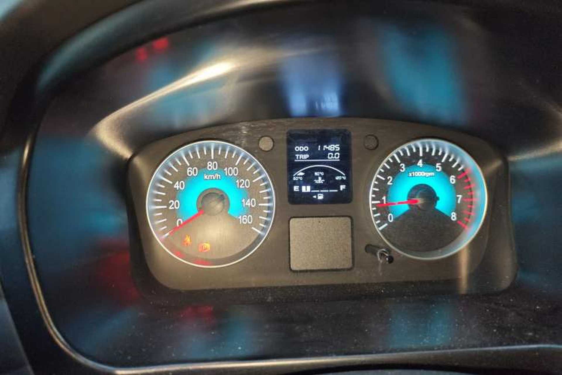 Used Jinbei Gold Hiace 2022 2.0L Passenger Van Magic Lion 7-Seater Odometer Close Up