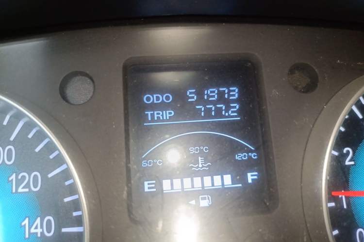 Used Jinbei Gold Hiace 2022 2.0L Passenger Van Magic Lion 7-Seater Odometer Close Up