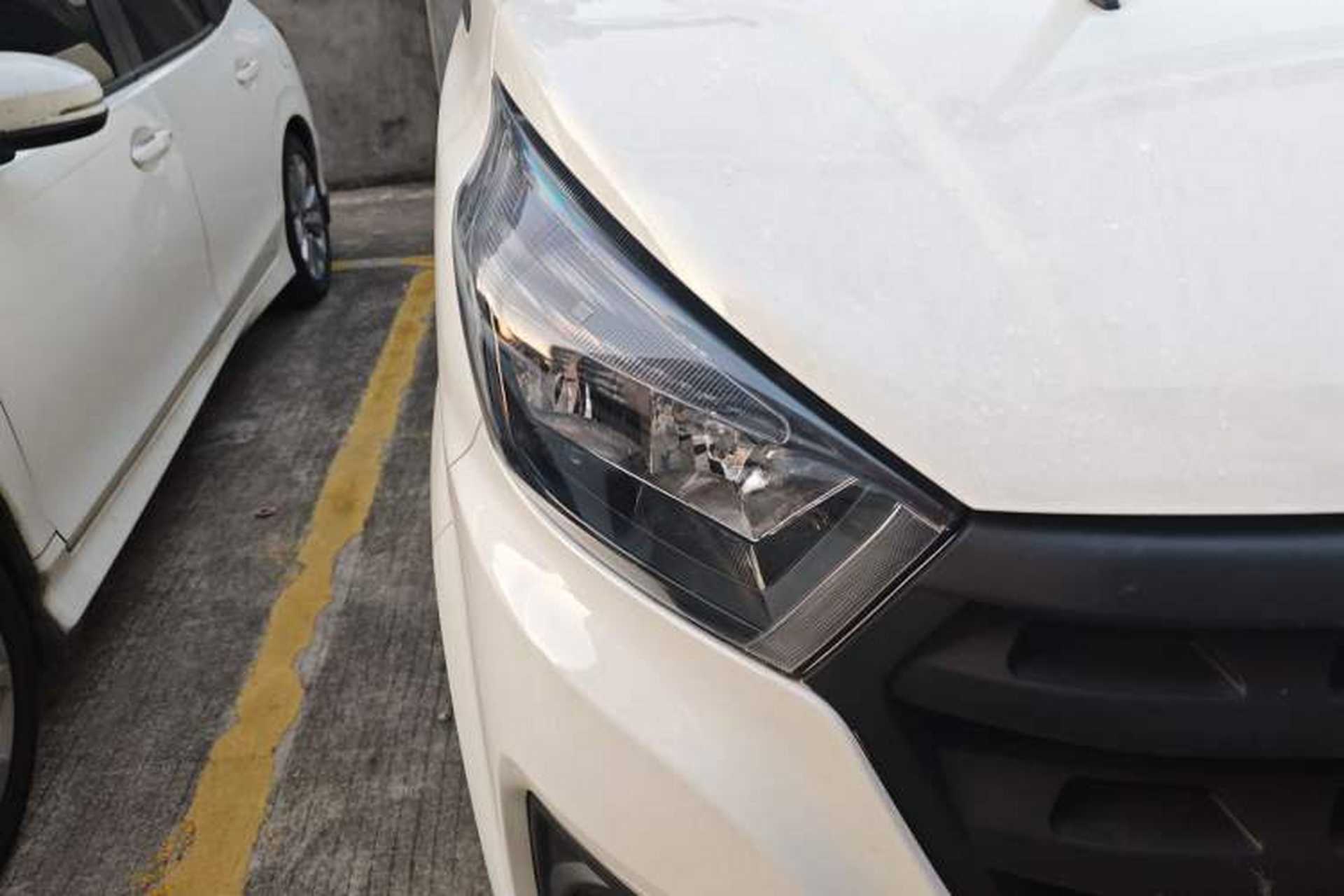 Used Jinbei Gold Hiace 2022 2.0L Passenger Van Magic Lion 7-Seater Right Front Headlight