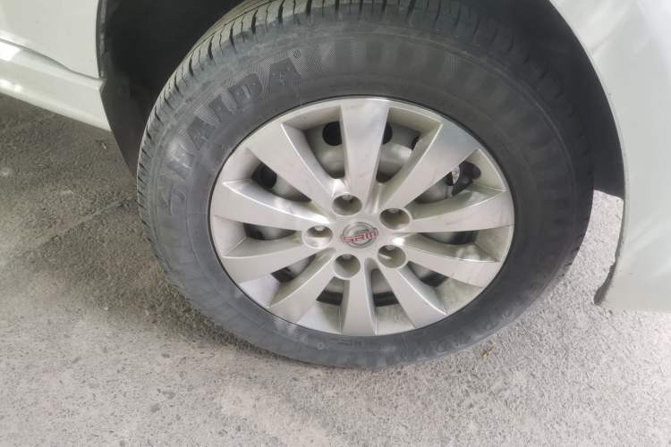 Used Jinbei Gold Hiace  Right Front Wheel Hub