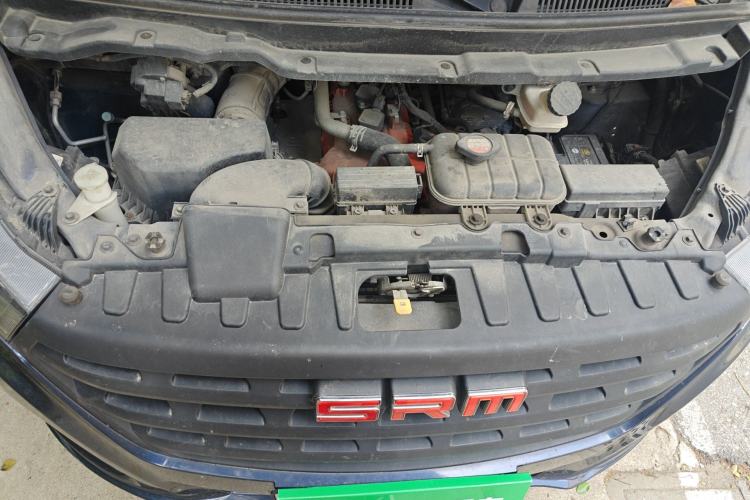 Used Jinbei Gold Hiace 2023 1.5L Passenger Vehicle Engineering Lion 5/6/7 Seater Engine Bay