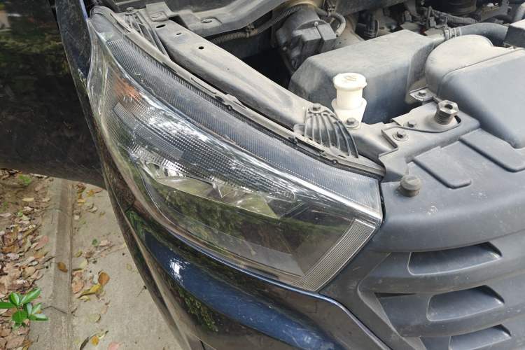 Used Jinbei Gold Hiace 2023 1.5L Passenger Vehicle Engineering Lion 5/6/7 Seater Right Front Headlight