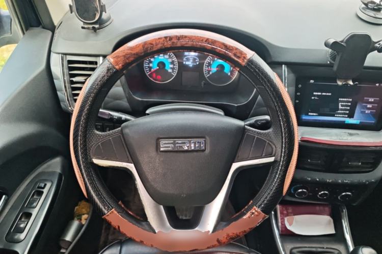 Used Jinbei Gold Hiace 2023 1.5L Passenger Van Travel Lion 5/6/7-Seater with Central Air Conditioning Steering Wheel