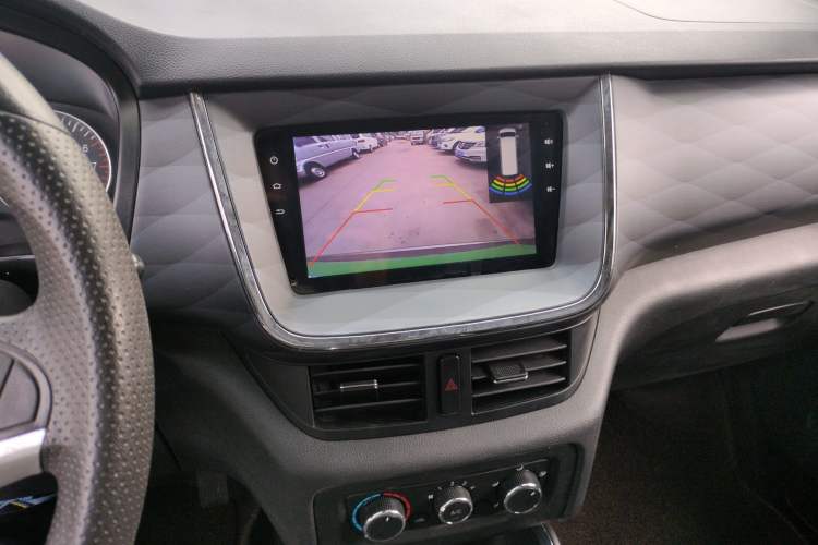 Used Jinbei Gold Hiace 2023 1.5L Passenger Van Travel Lion 9-Seater with Central Air Conditioning Audio And AC Panel