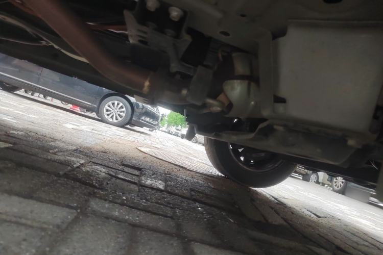 Used Jinbei Gold Hiace 2023 2.0L Passenger Van Engineering Lion 5/6/7 Seats Chassis Front Right
