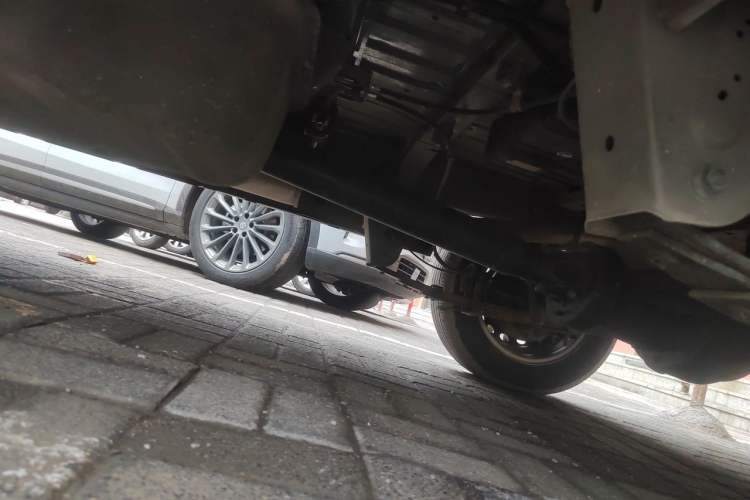 Used Jinbei Gold Hiace 2023 2.0L Passenger Van Engineering Lion 5/6/7 Seats Chassis Rear Left