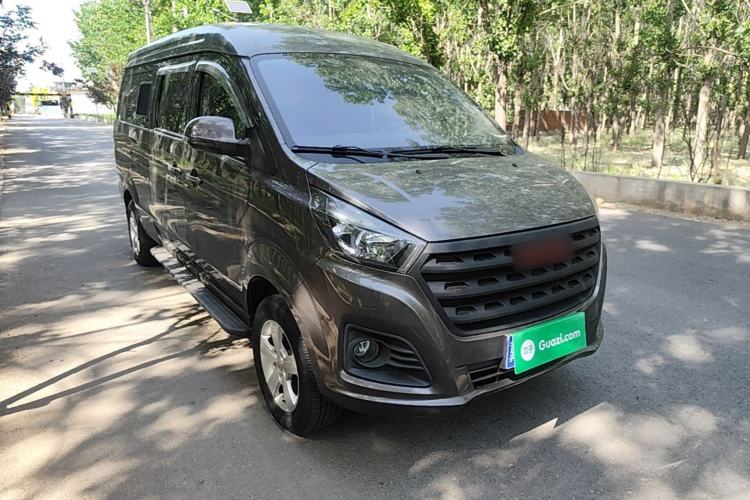 Used Jinbei Gold Hiace 2023 1.5L Passenger Van Travel Lion 5/6/7-Seater with Central Air Conditioning Front Right 45 Deg