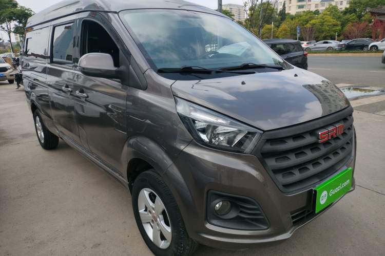 Used Jinbei Gold Hiace 2023 1.5L Passenger Van Travel Lion 9-Seater with Central Air Conditioning Front Right 45 Deg