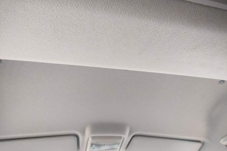 Used Jinbei Gold Hiace 2023 1.5L Passenger Van Travel Lion 9-Seater with Central Air Conditioning Headliner