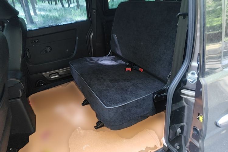 Used Jinbei Gold Hiace 2023 1.5L Passenger Van Travel Lion 5/6/7-Seater with Central Air Conditioning Left Rear Seat