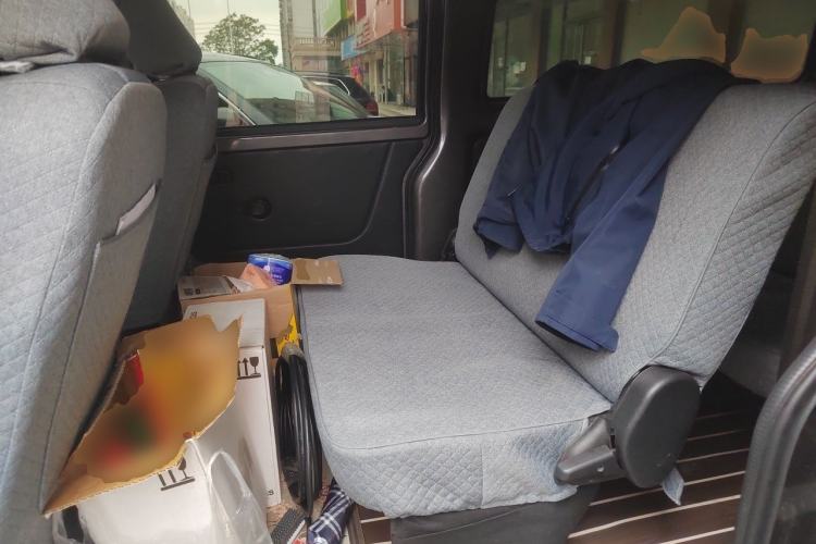 Used Jinbei Gold Hiace 2023 2.0L Passenger Van Engineering Lion 5/6/7 Seats Left Rear Seat