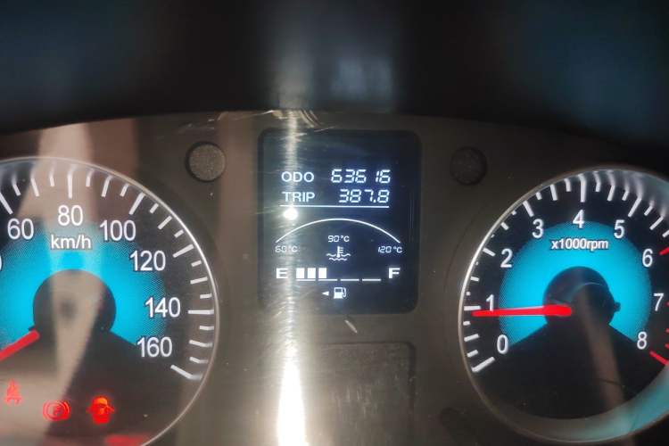 Used Jinbei Gold Hiace 2023 2.0L Passenger Van Engineering Lion 5/6/7 Seats Odometer Close Up