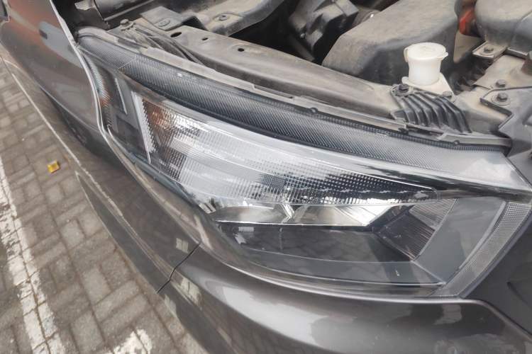 Used Jinbei Gold Hiace 2023 2.0L Passenger Van Engineering Lion 5/6/7 Seats Right Front Headlight