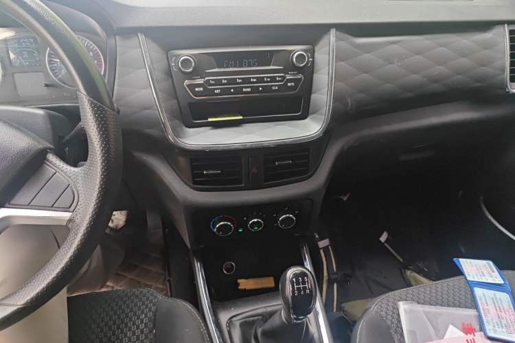 Used Jinbei Gold Hiace 2023 1.6L Box Van Engineering Lion 2-Seater Audio And AC Panel