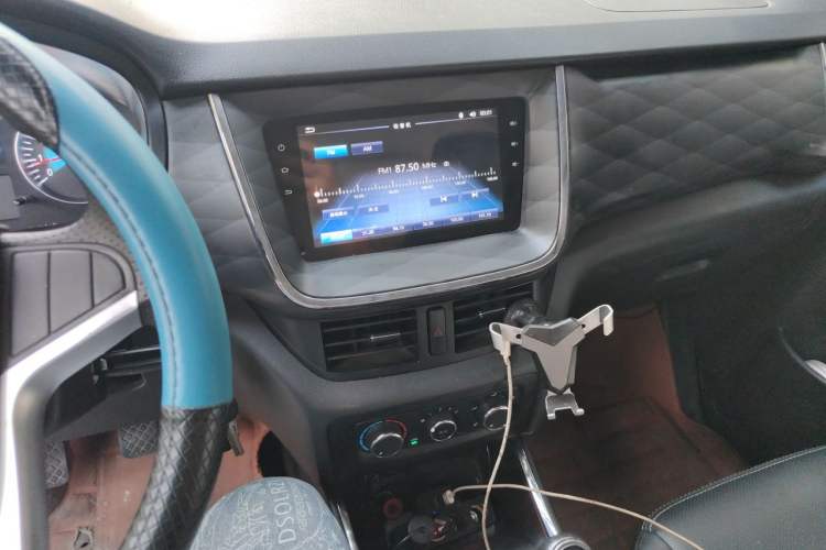 Used Jinbei Gold Hiace 2023 2.0L Passenger Van Travel Lion 5/6/7 Seater Audio And AC Panel