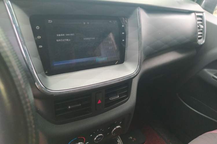 Used Jinbei Gold Hiace 2023 1.5L Passenger Van Travel Lion 5/6/7-Seater with Central Air Conditioning Audio And AC Panel