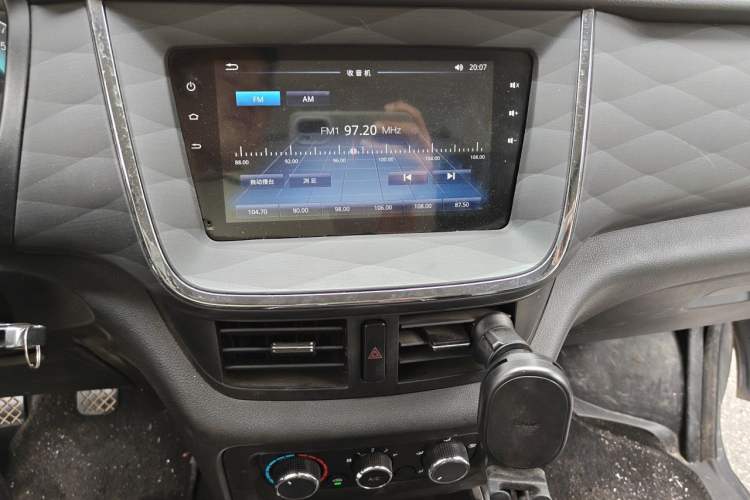 Used Jinbei Gold Hiace 2023 1.5L Passenger Van Travel Lion 9-Seater with Central Air Conditioning Audio And AC Panel