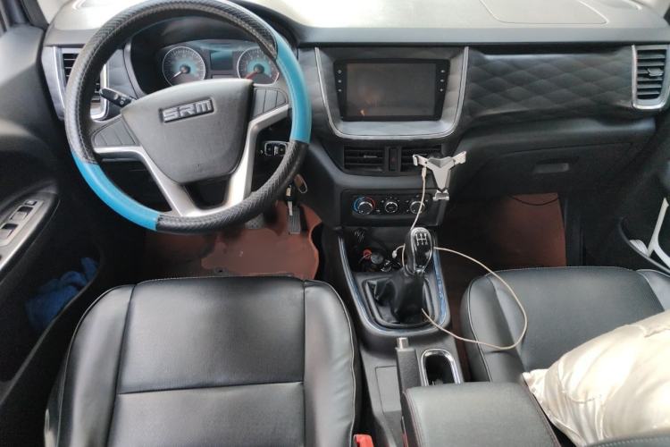 Used Jinbei Gold Hiace 2023 2.0L Passenger Van Travel Lion 5/6/7 Seater Center Console